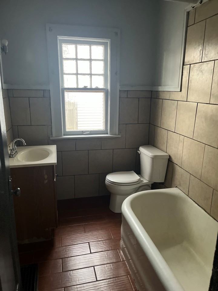 201 E Conron Ave #E - Photo 6 of 18