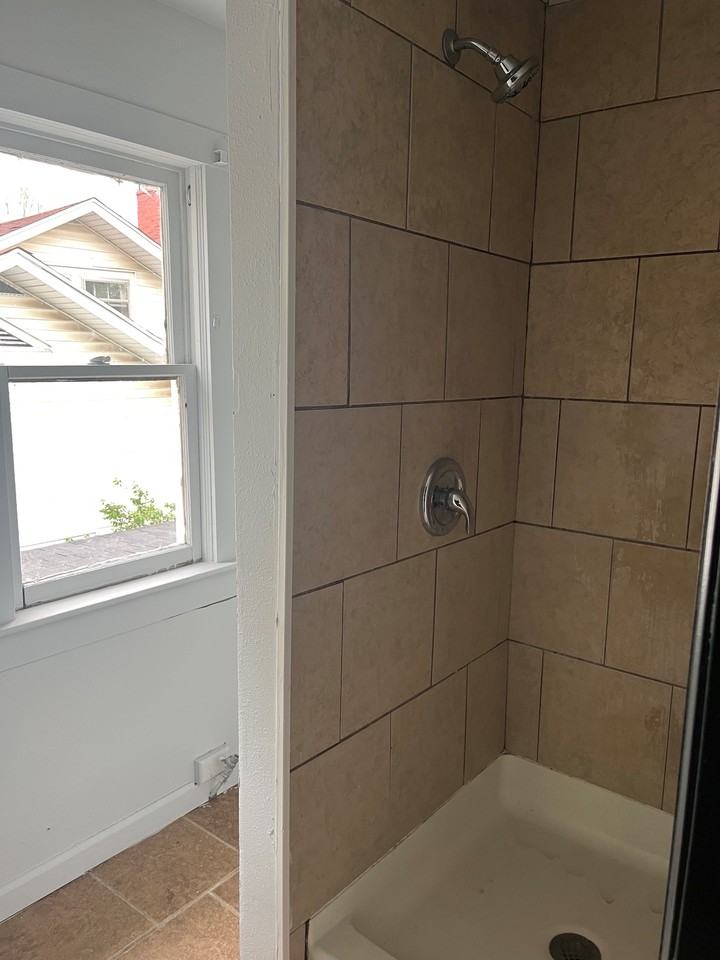 201 E Conron Ave #E - Photo 7 of 18