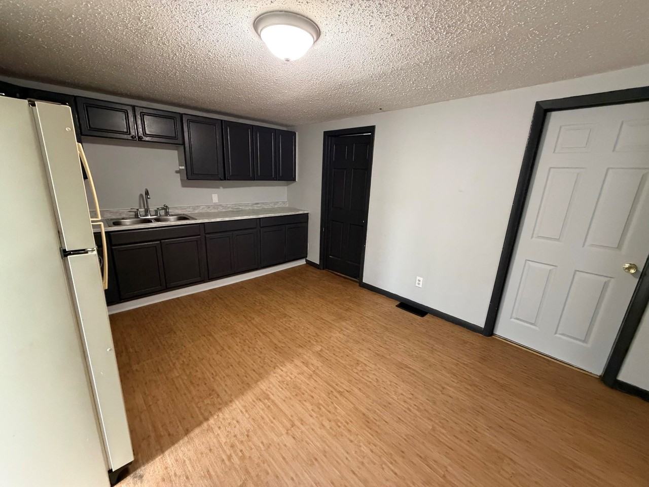 707 Lawndale Ave - Photo 3 of 12