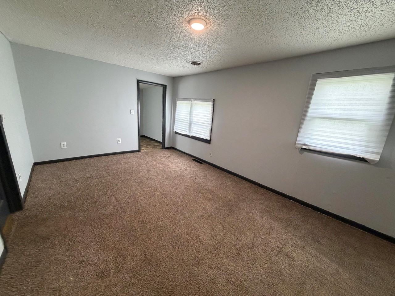 707 Lawndale Ave - Photo 7 of 12