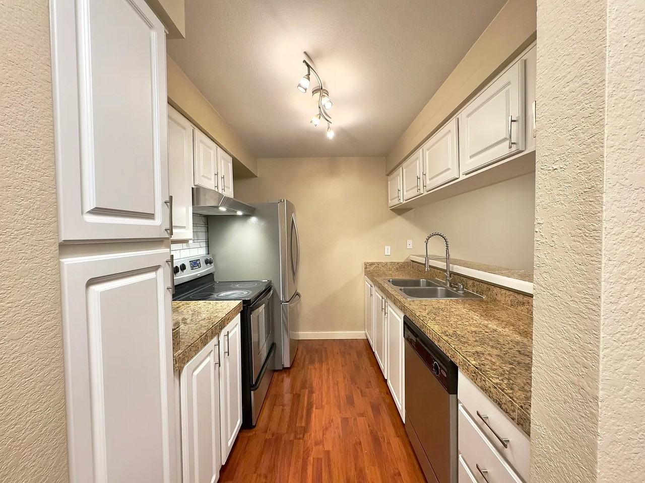 412 Center Rd #D6 - Photo 4 of 14