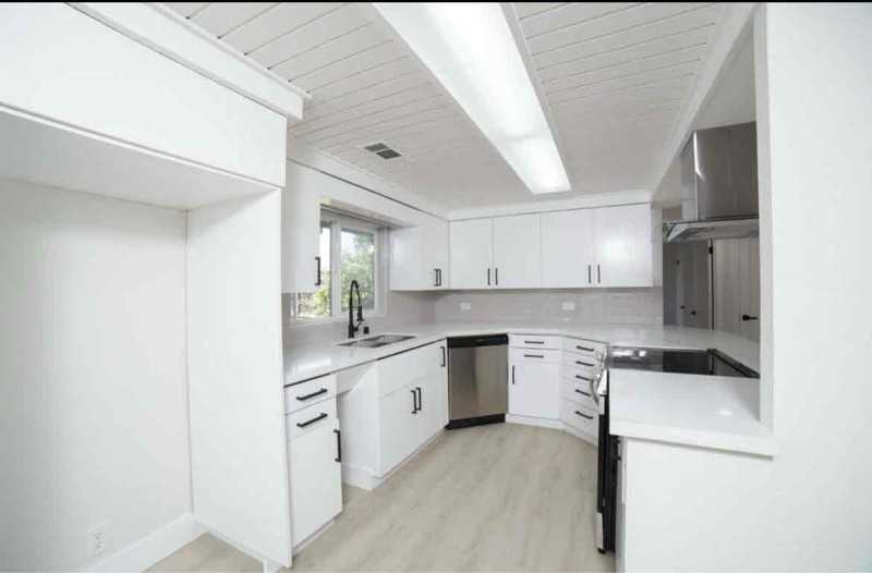 841 N Fine Ave - Photo 3 of 11