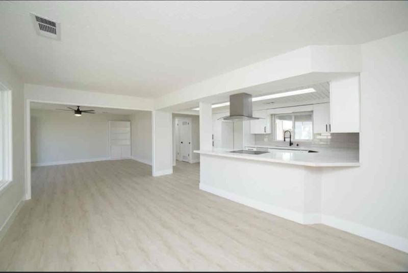 841 N Fine Ave - Photo 4 of 11