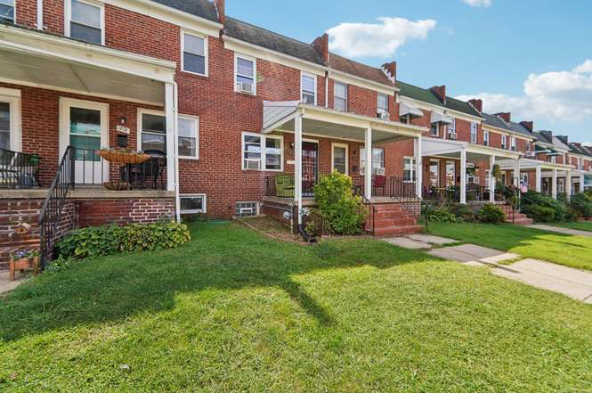 1217 W 37th St - Photo 2 of 16