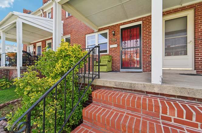 1217 W 37th St - Photo 3 of 16