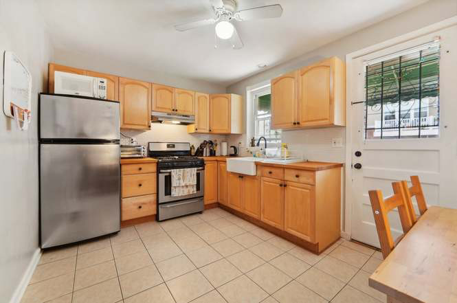 1217 W 37th St - Photo 5 of 16