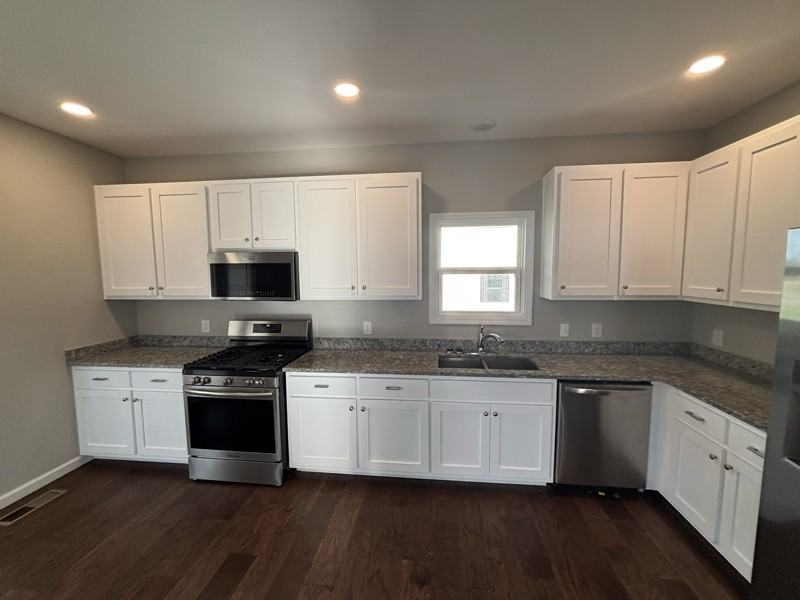 203 Cherokee Dr - Photo 3 of 11