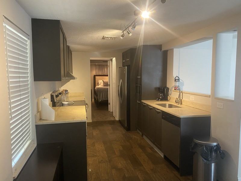 907 Fruitland Ave - Photo 2 of 10