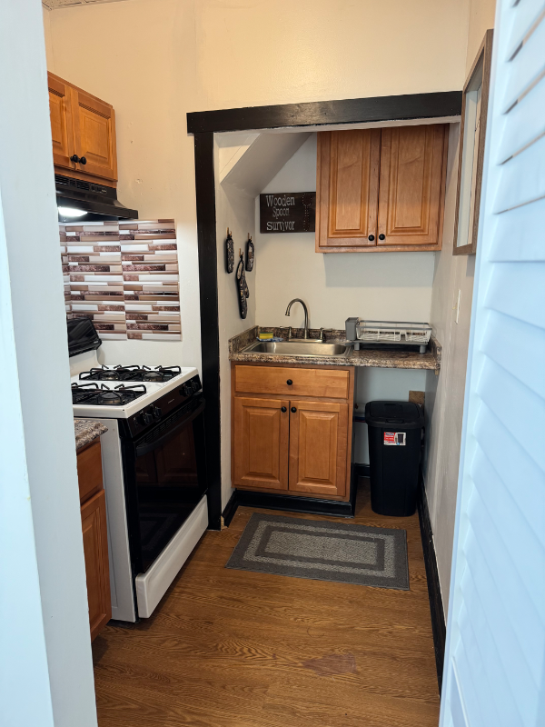 1031 Marion St #1stFLREAR - Photo 5 of 11