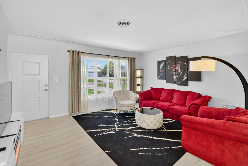 6945 11th Ave N - Photo 5 of 35