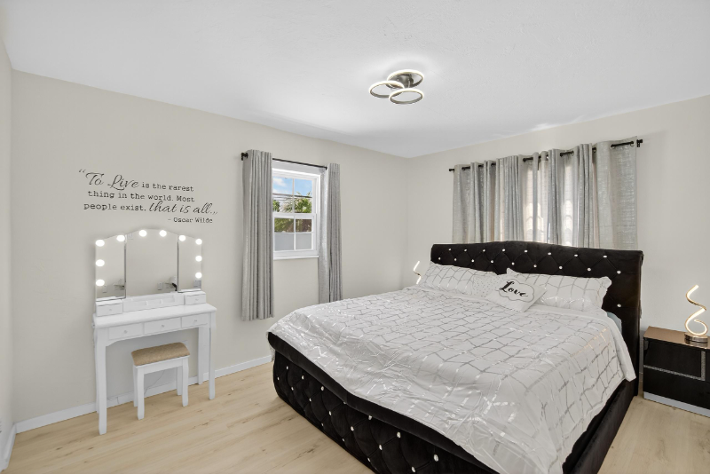 6945 11th Ave N - Photo 7 of 35