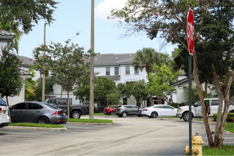 711 Sw 148th Ave #412 - Photo 2 of 30