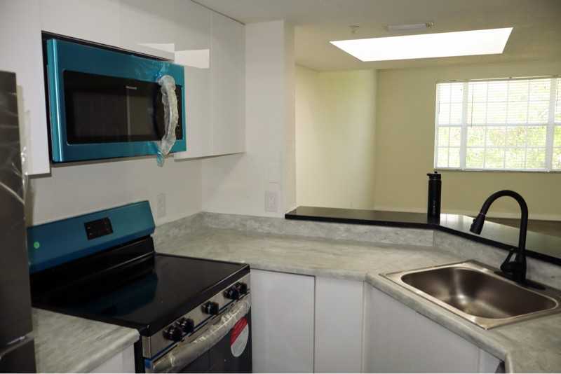 711 Sw 148th Ave #412 - Photo 5 of 30