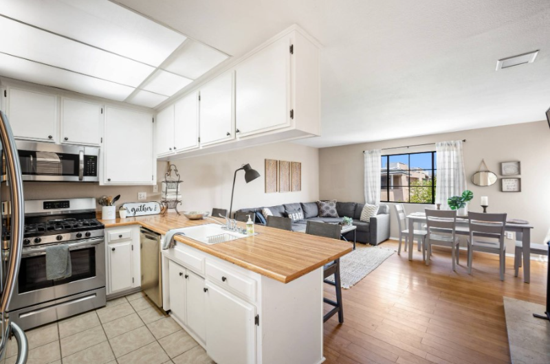 1121 Pittsfield Ln - Photo 3 of 23