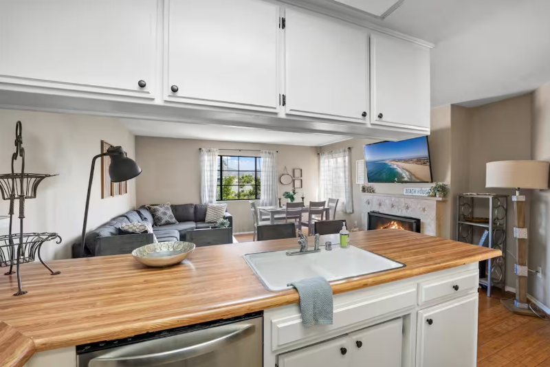 1121 Pittsfield Ln - Photo 4 of 23