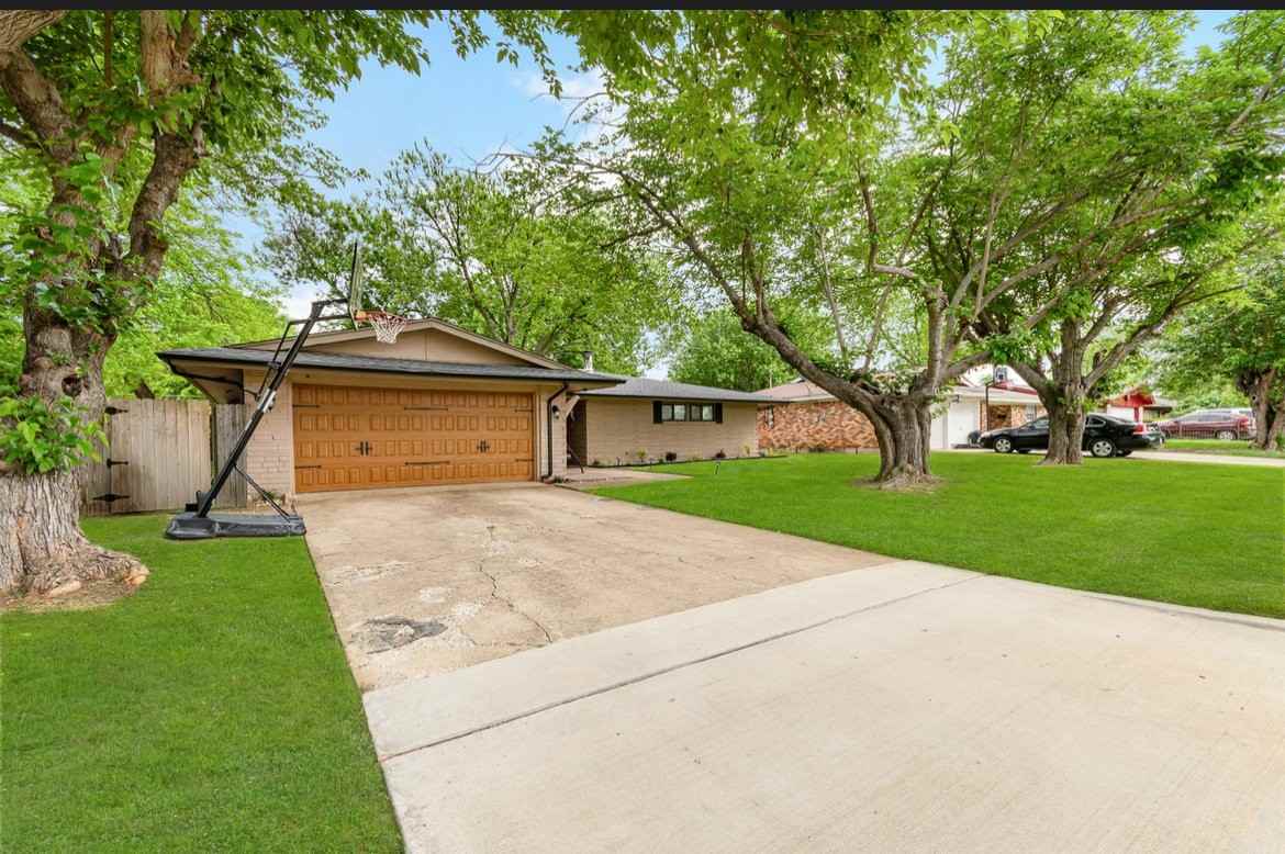 1703 Monaco Dr - Photo 4 of 29