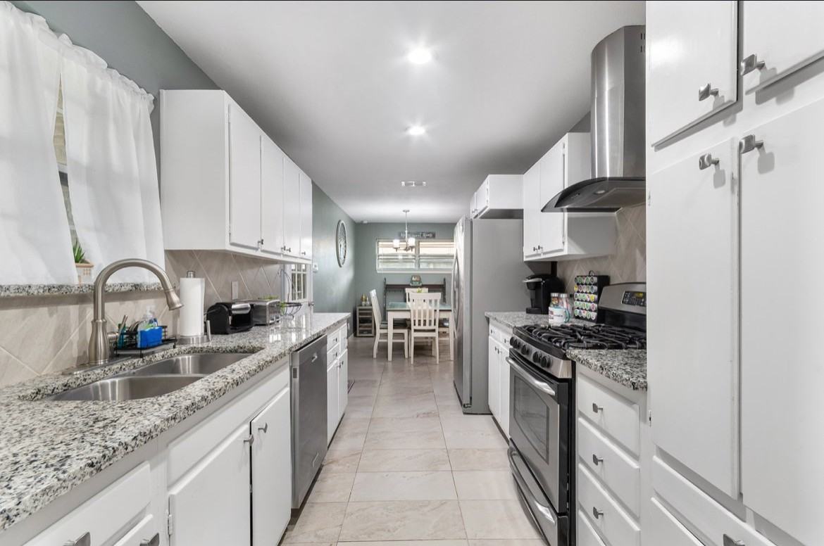 1703 Monaco Dr - Photo 5 of 29