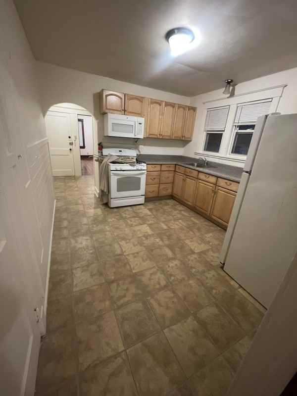 734 Riverside Dr #2R - Photo 4 of 6