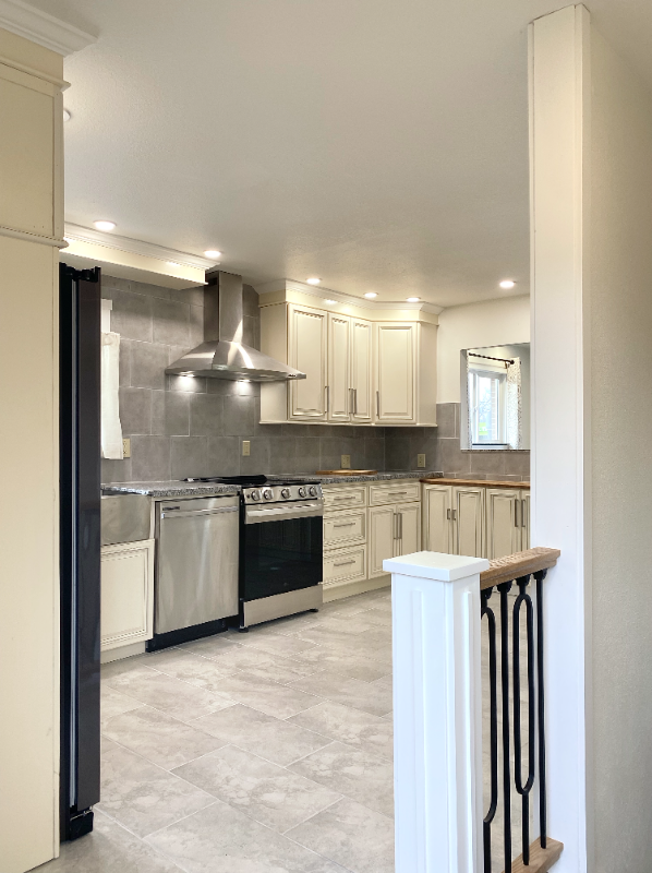 2940 Illinois Ave - Photo 3 of 15