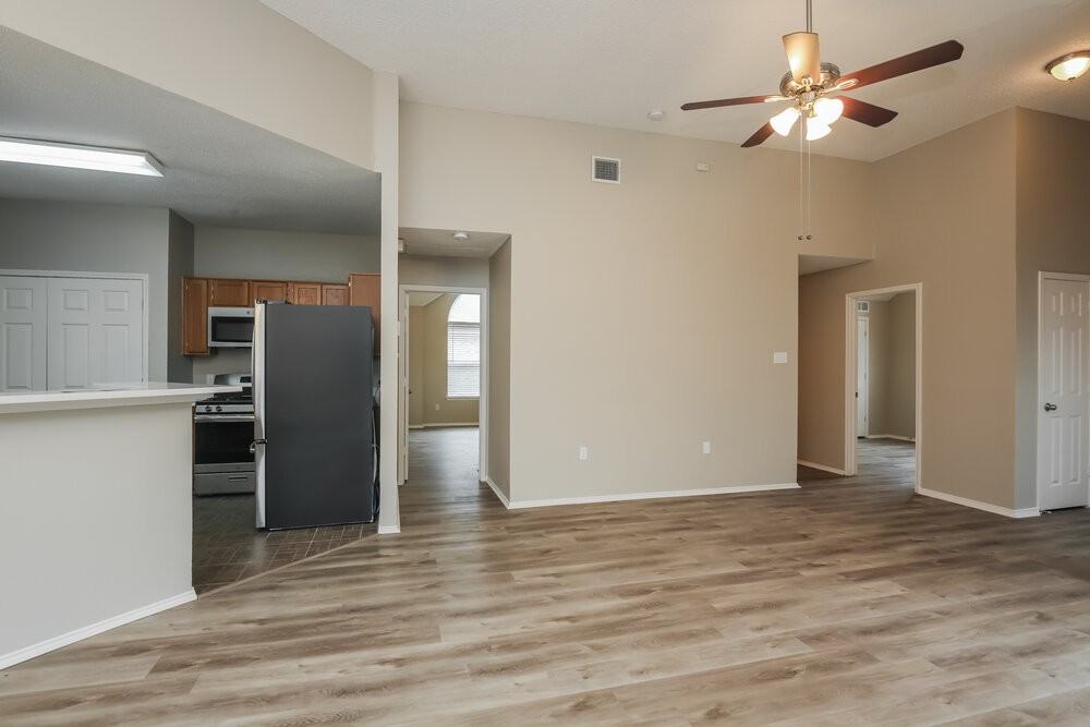 2124 Creek Royal Dr - Photo 4 of 16