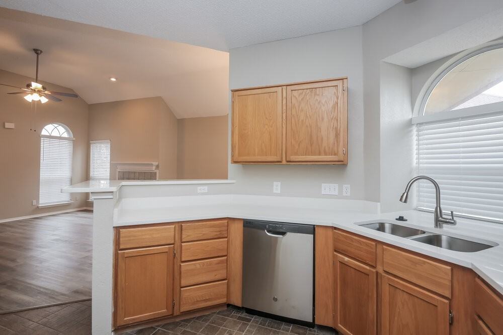 2124 Creek Royal Dr - Photo 7 of 16