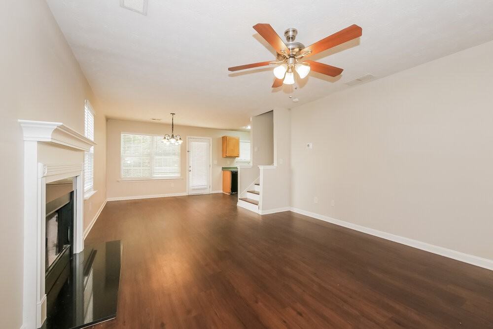 1002 Allegiance Dr - Photo 4 of 17