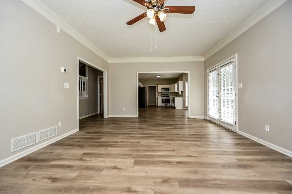 135 Stratmore Pl - Photo 7 of 21