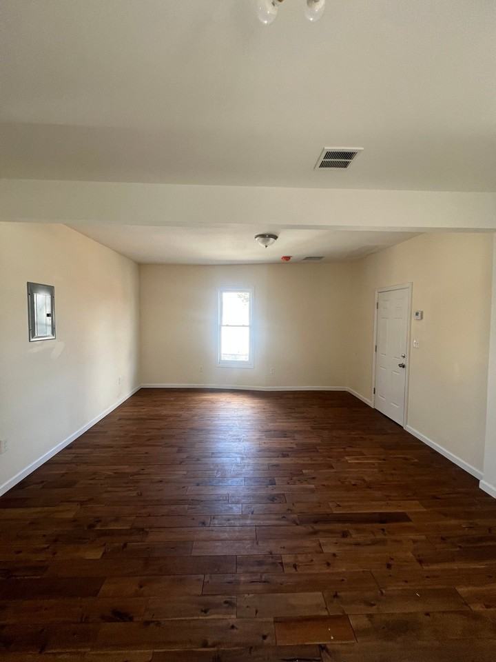 820 S 15th St #3R - Photo 2 of 7