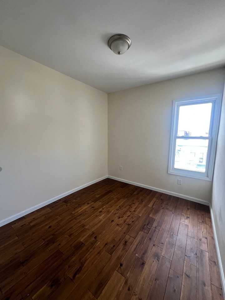 820 S 15th St #3R - Photo 3 of 7