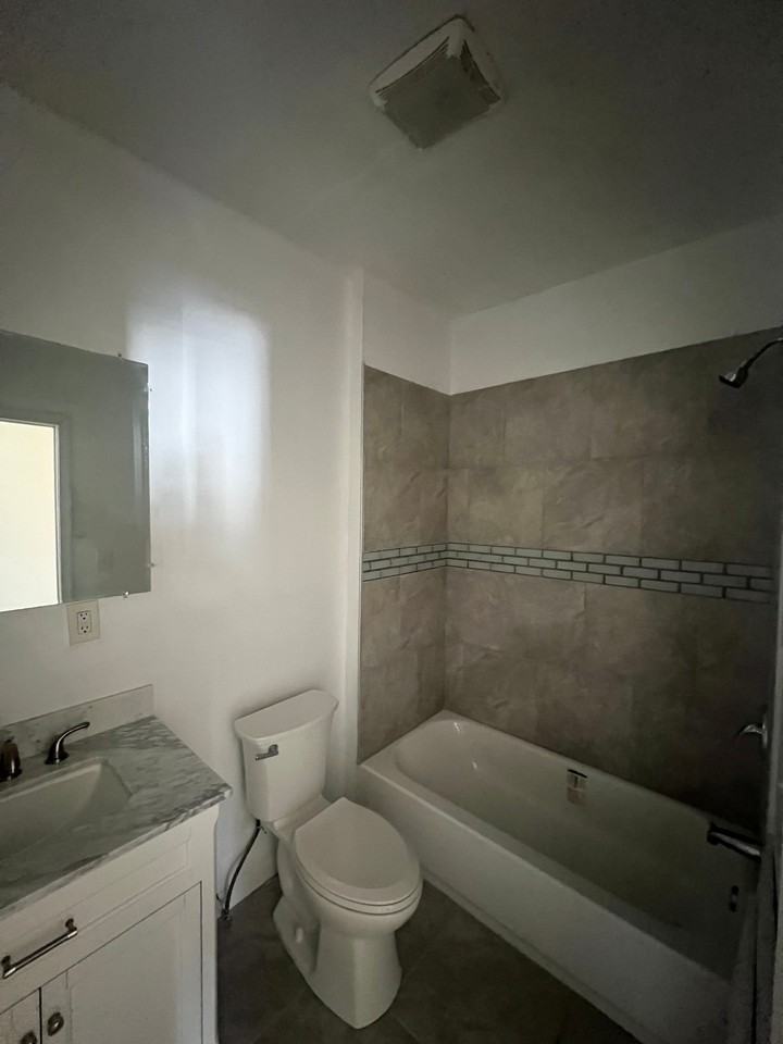820 S 15th St #3R - Photo 4 of 7