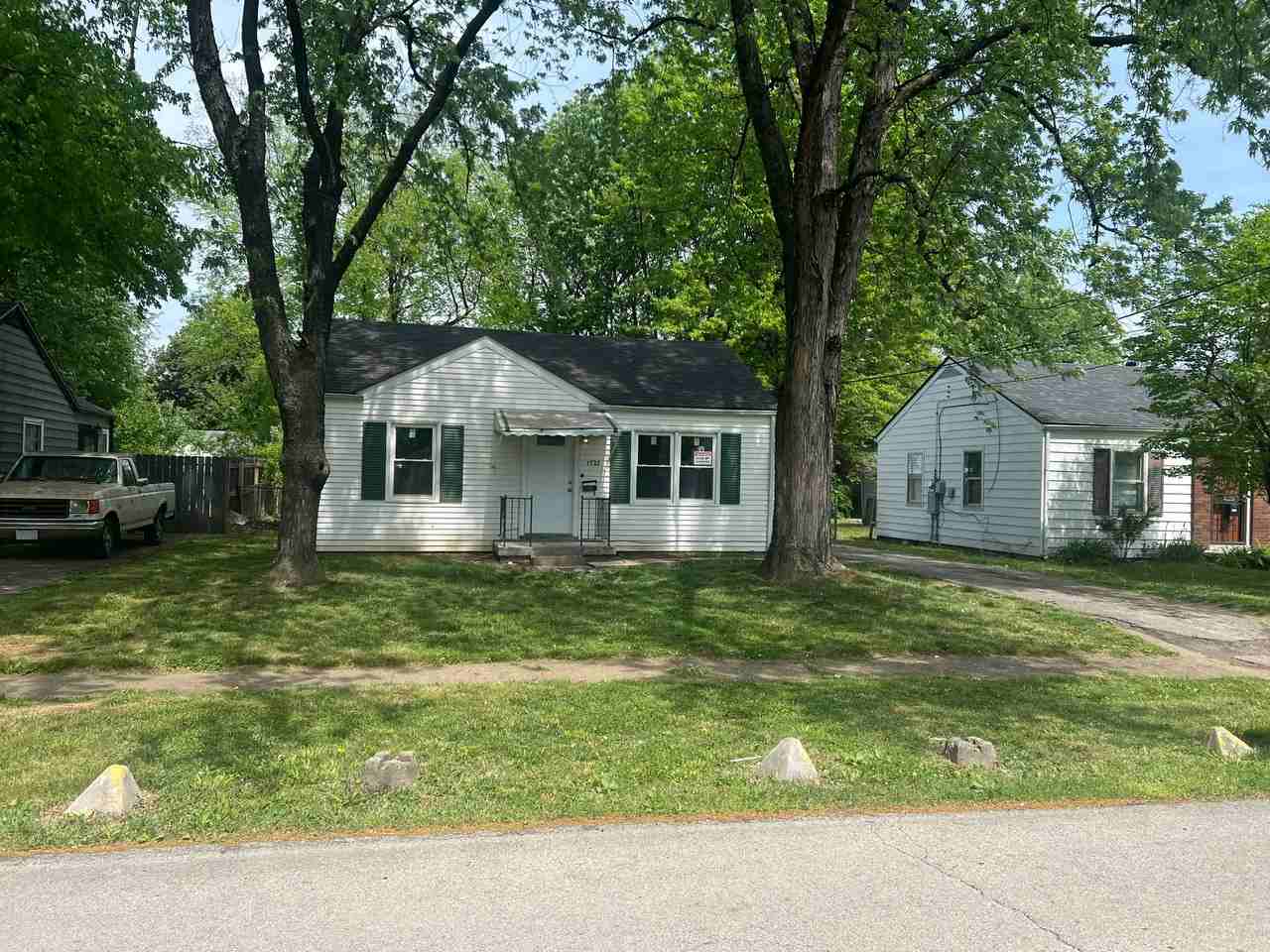 1723 Glenview Pl - Photo 2 of 11