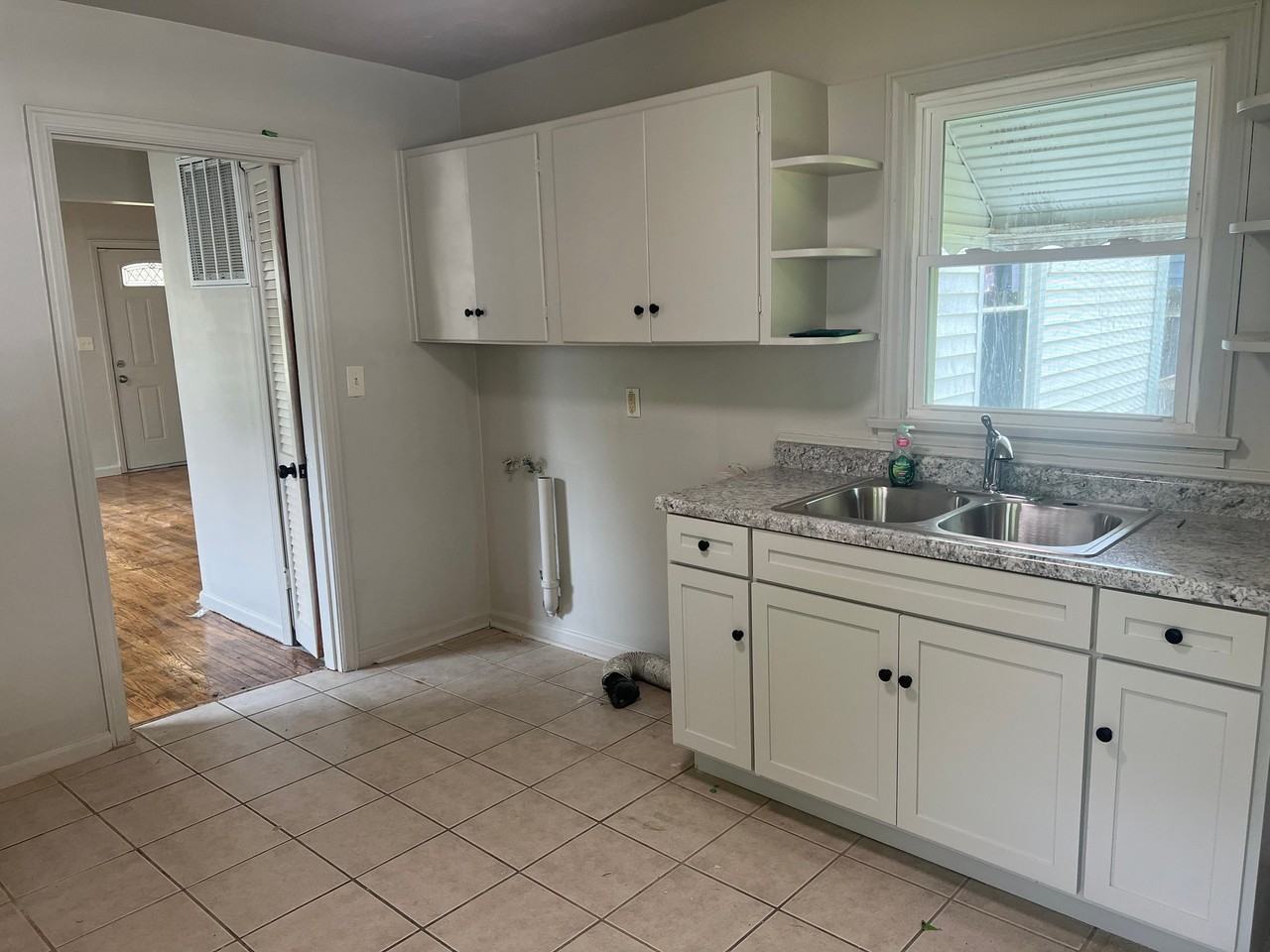 1723 Glenview Pl - Photo 3 of 11