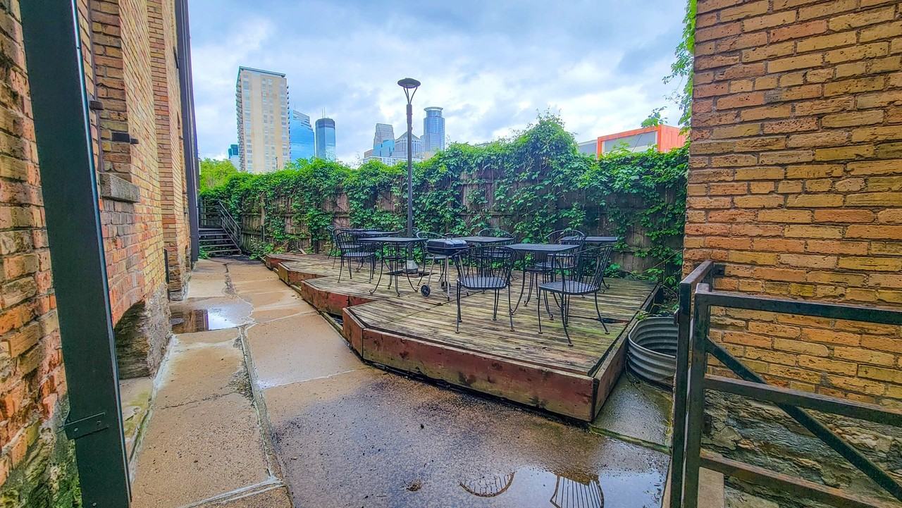 Modern Elliot Park Living - Photo 3 of 19