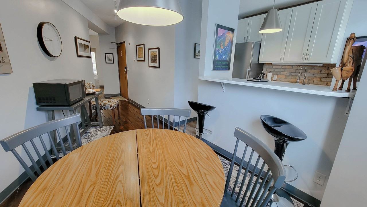 Modern Elliot Park Living - Photo 7 of 19