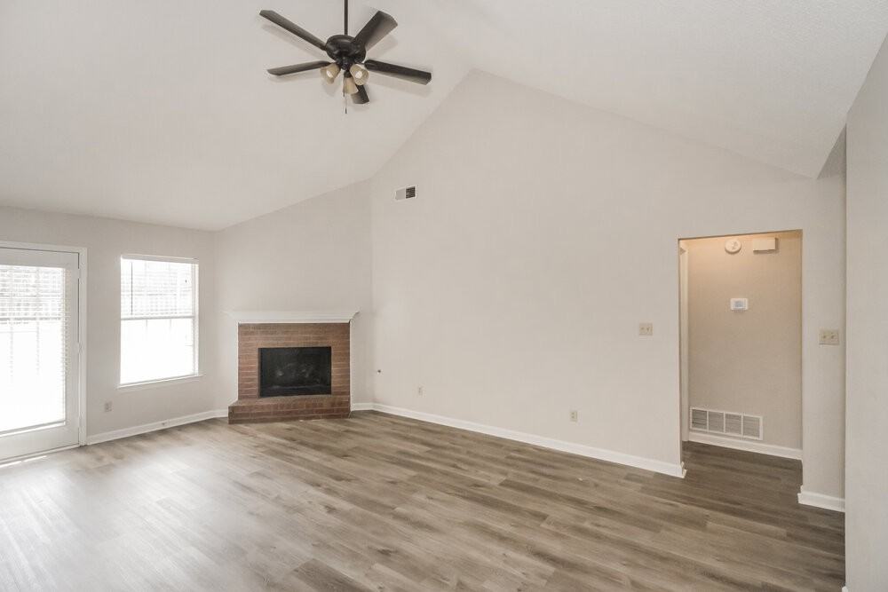 6987 Country Walk Dr - Photo 4 of 19