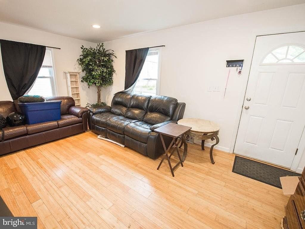 604 Liberty St - Photo 5 of 15