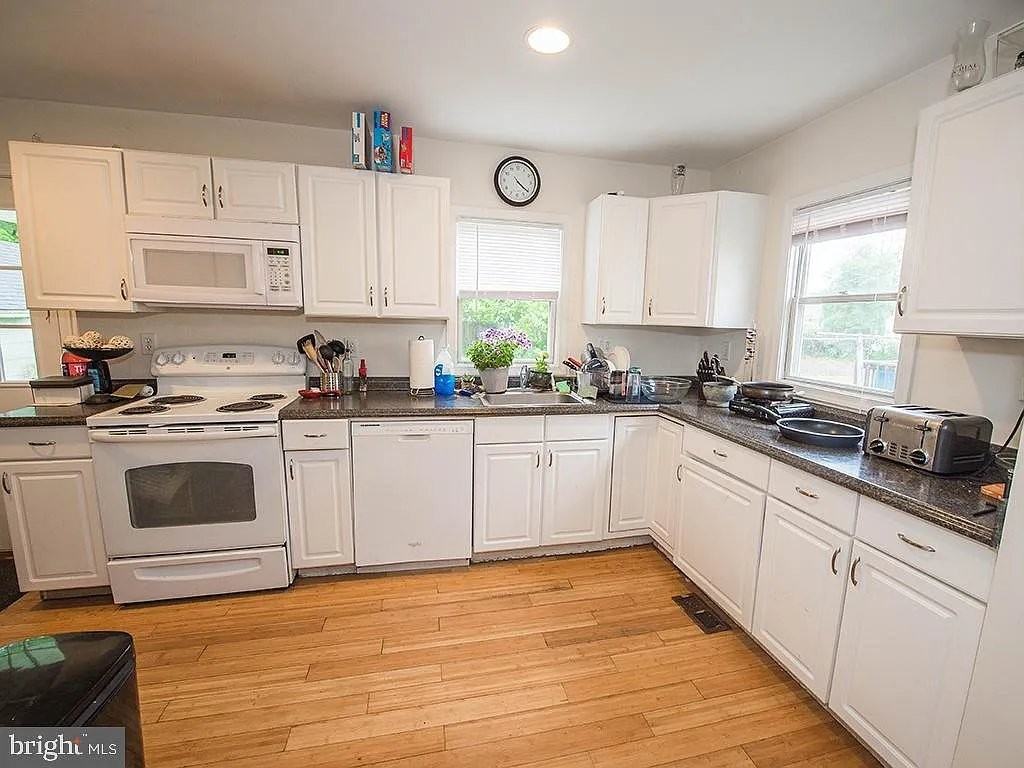 604 Liberty St - Photo 6 of 15