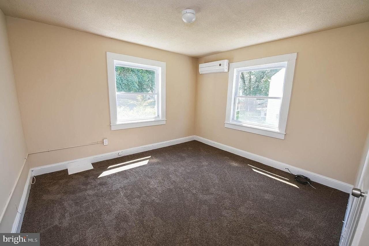 1014 Cecil St - Photo 6 of 17