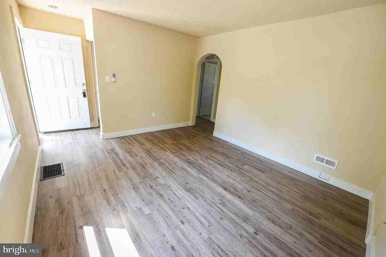 1014 Cecil St - Photo 7 of 17