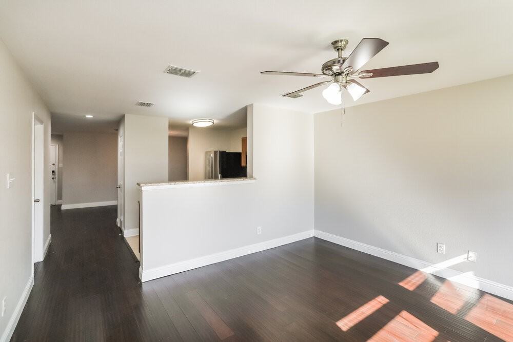 1428 Waterford Dr - Photo 4 of 16