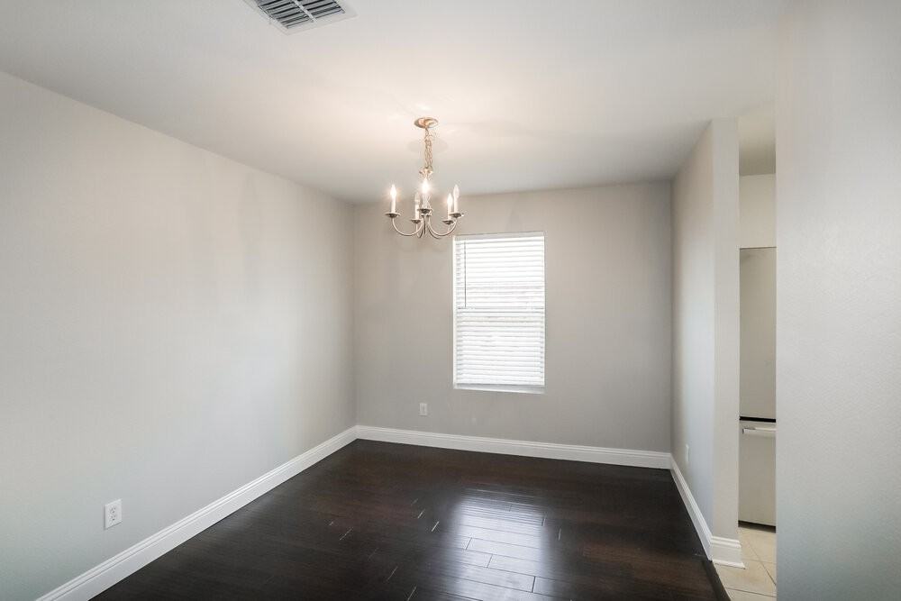 1428 Waterford Dr - Photo 5 of 16