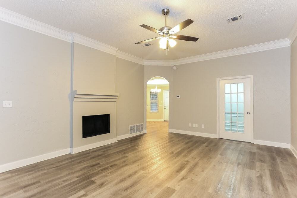 6507 Stetter Dr - Photo 5 of 16