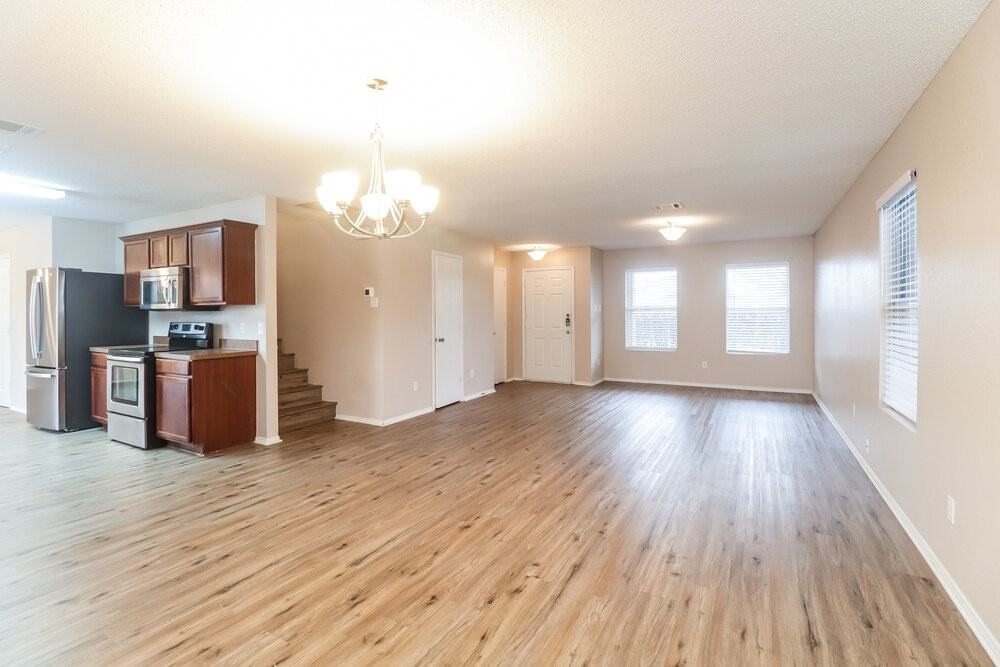 317 Blairwood Dr - Photo 6 of 17