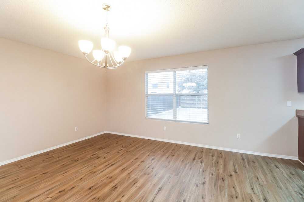 317 Blairwood Dr - Photo 7 of 17