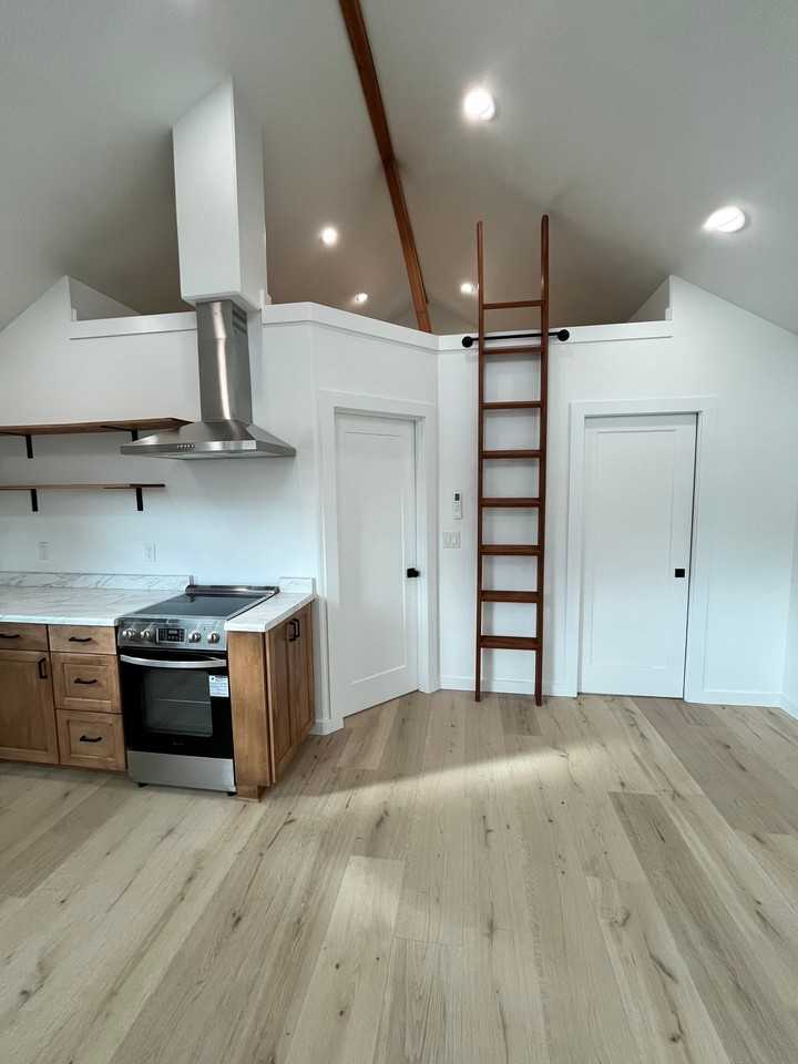 1144 Helena St - Photo 4 of 11