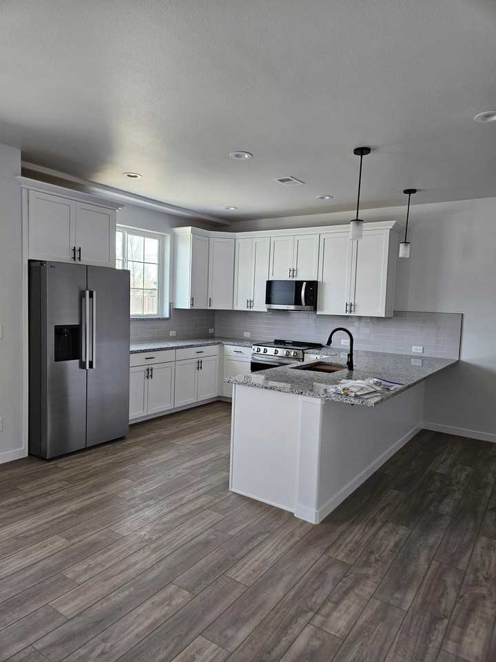 1140 S 9th St - Photo 2 of 12