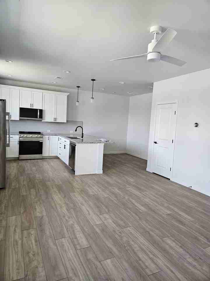 1140 S 9th St - Photo 3 of 12