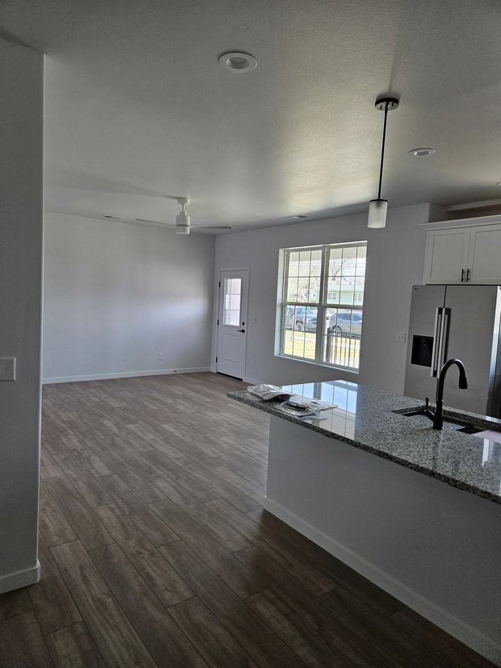 1140 S 9th St - Photo 4 of 12