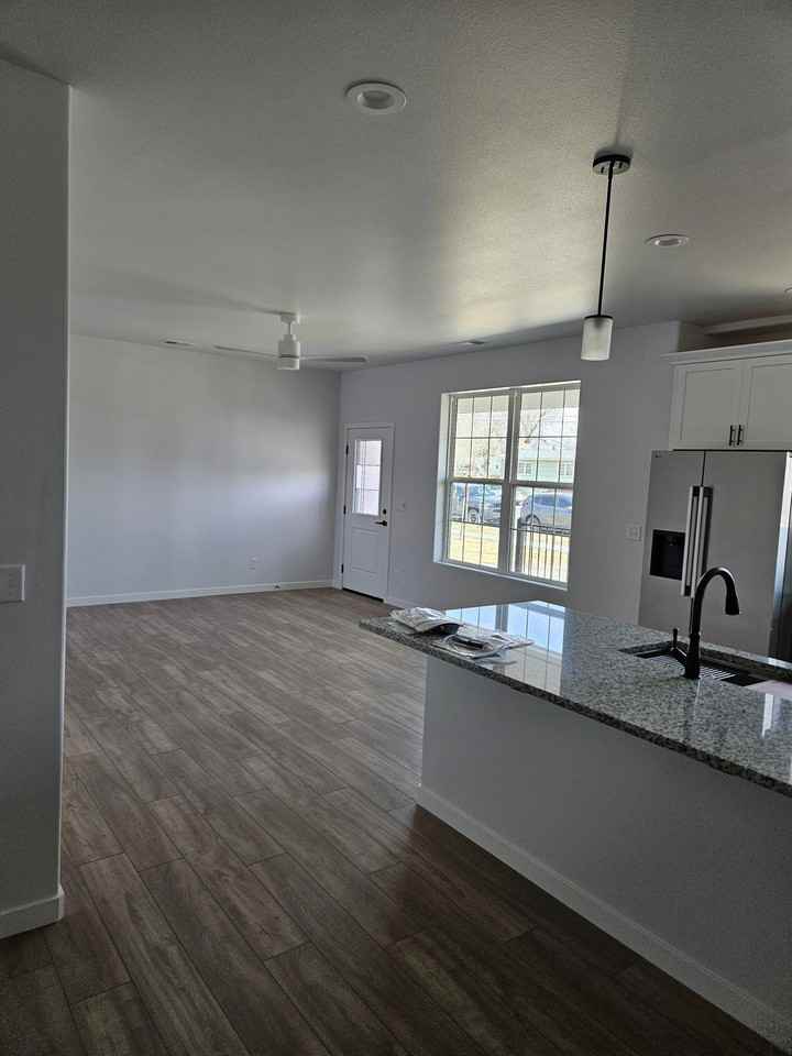 1202 S 9th St - Photo 2 of 13