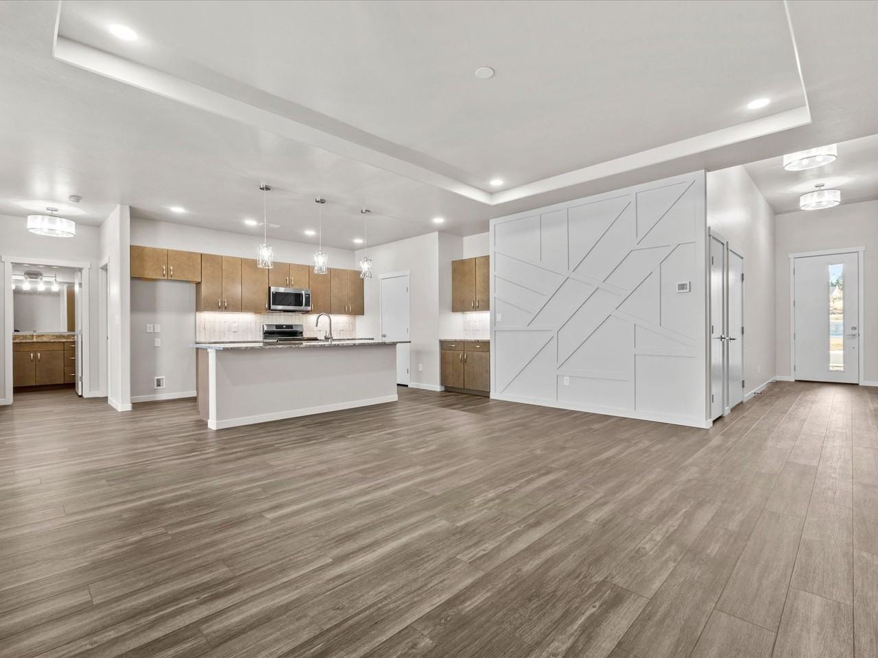 2747 Radiant Ave - Photo 2 of 4